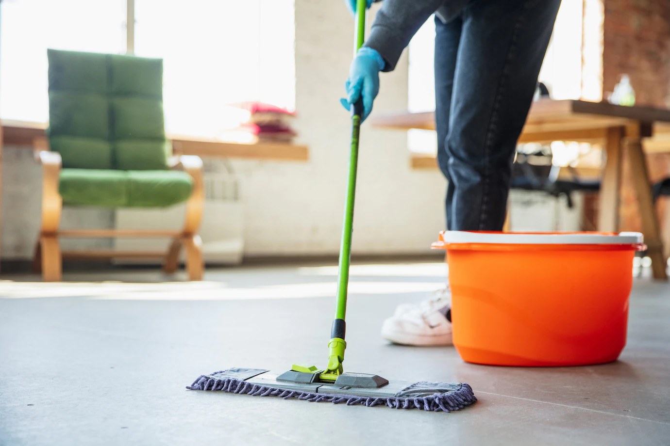 Cleaner using mop to clean floor