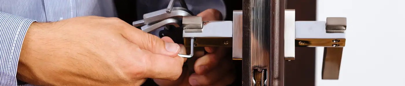 Man repairing the doorknob