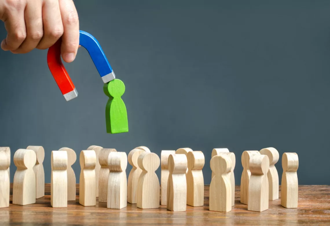 How do Small Businesses Manage to Hire Great Employees?